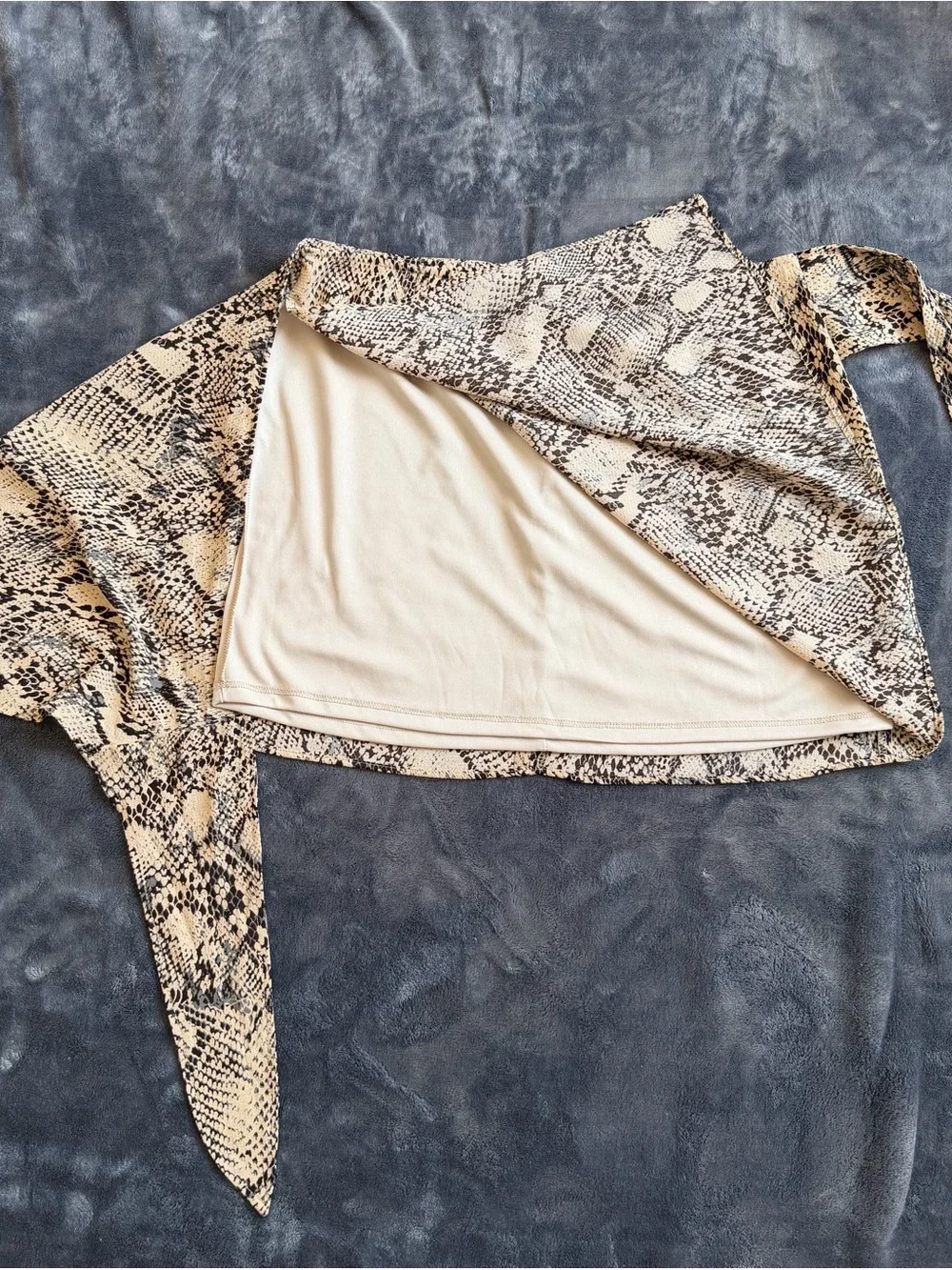 A Love Like You Women’s Snake Print Wrap Skort Size Large Beige Black.